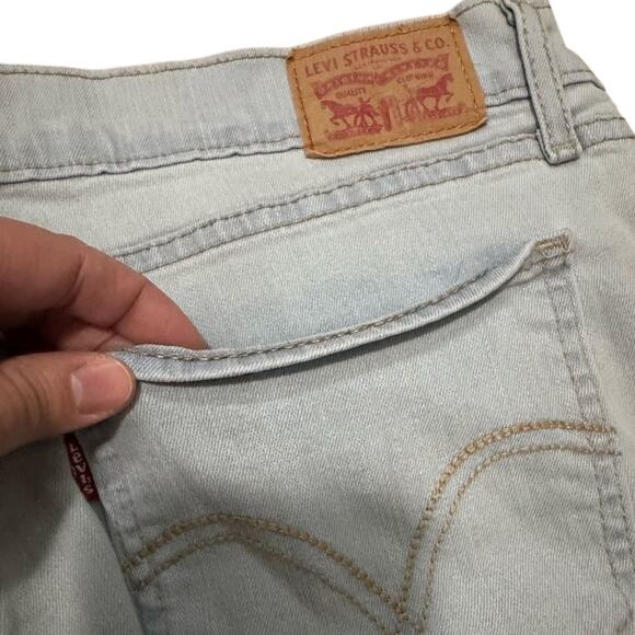 Levi's 524 Skinny Light Wash Distressed Raw Hem Low Rise Skinny Jeans Women's 31 - Picture 8 of 10